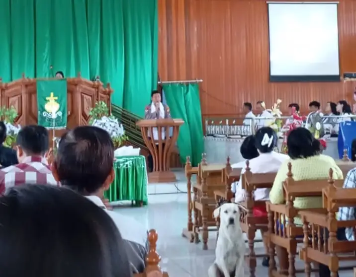 Personil Polsek Eris Aiptu S. Limpele Sampaikan Pesan Persatuan Dalam Program Minggu Kasih